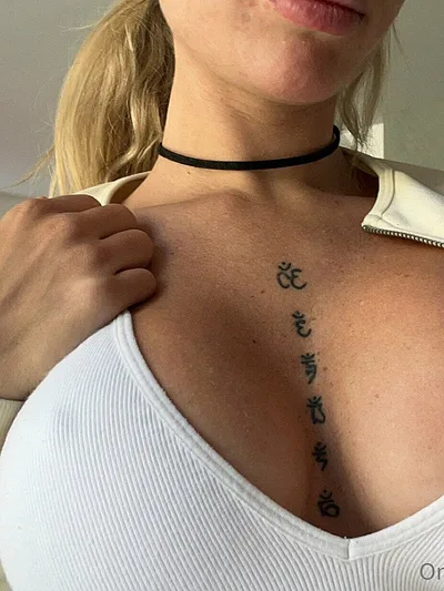 Chloe Low ️‍