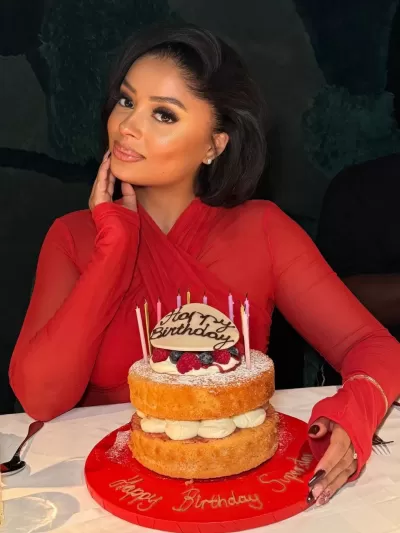 Lola Rae ️‍