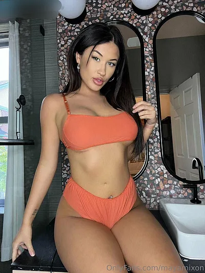 MAYA MIXON ️‍