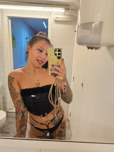YourKinkyAsianSkater (2gb) ️‍